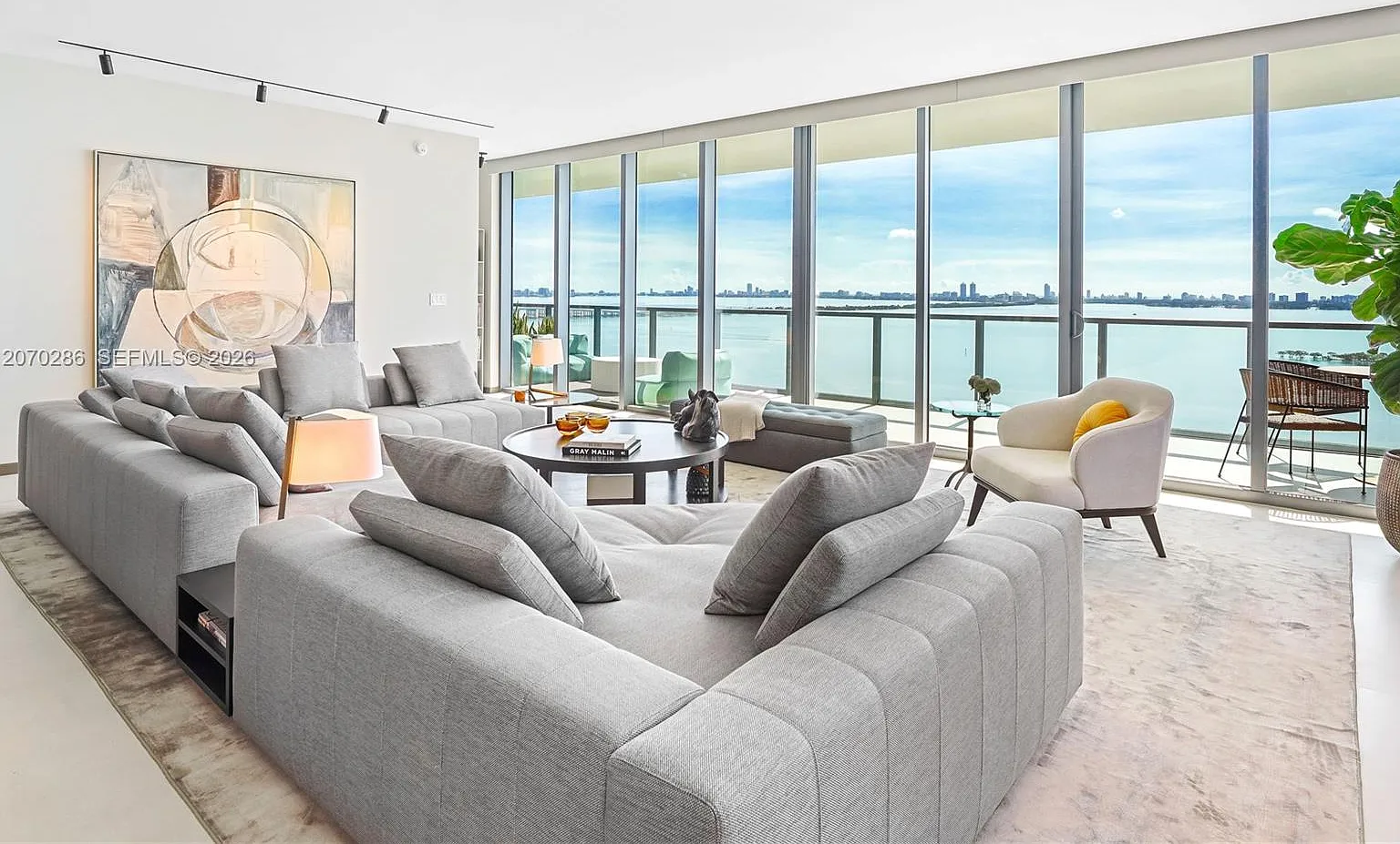 The Elysee Condo — Photo 1