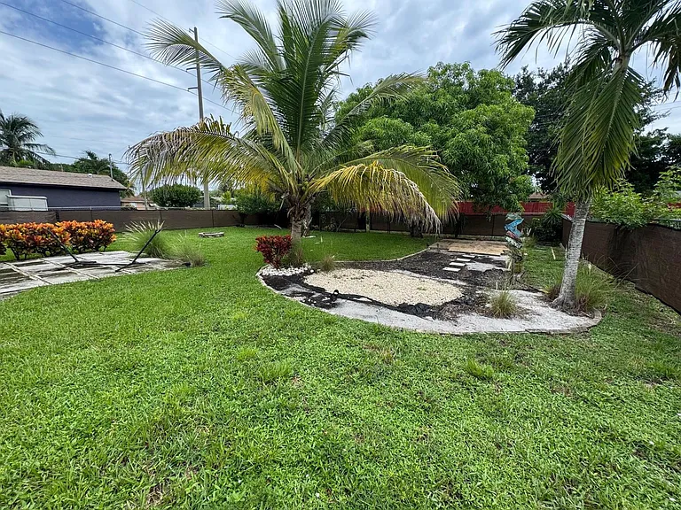 147 NW 10th Ave — Photo 26