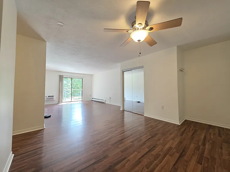 750 Quaker Ln #311 — Photo 3