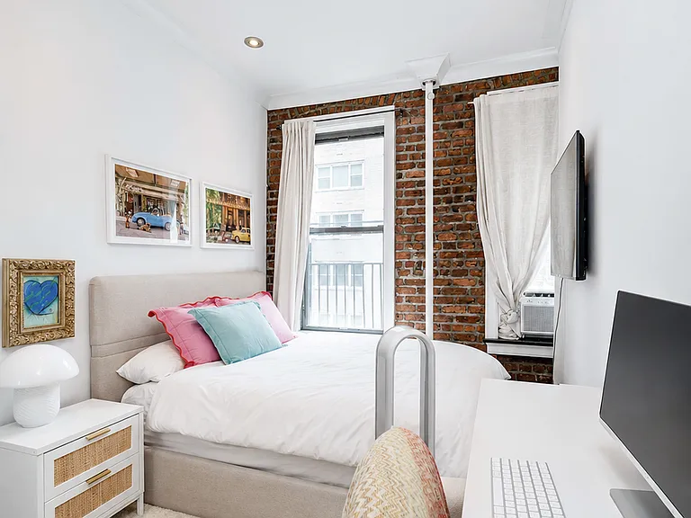 106 W 13th St #19 — Photo 5