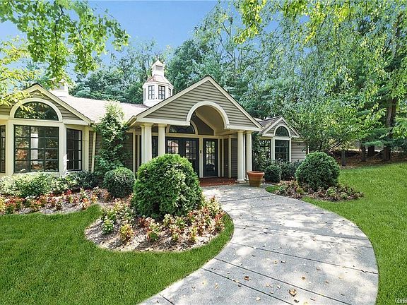 3rd image of 404 Pondside Dr #404