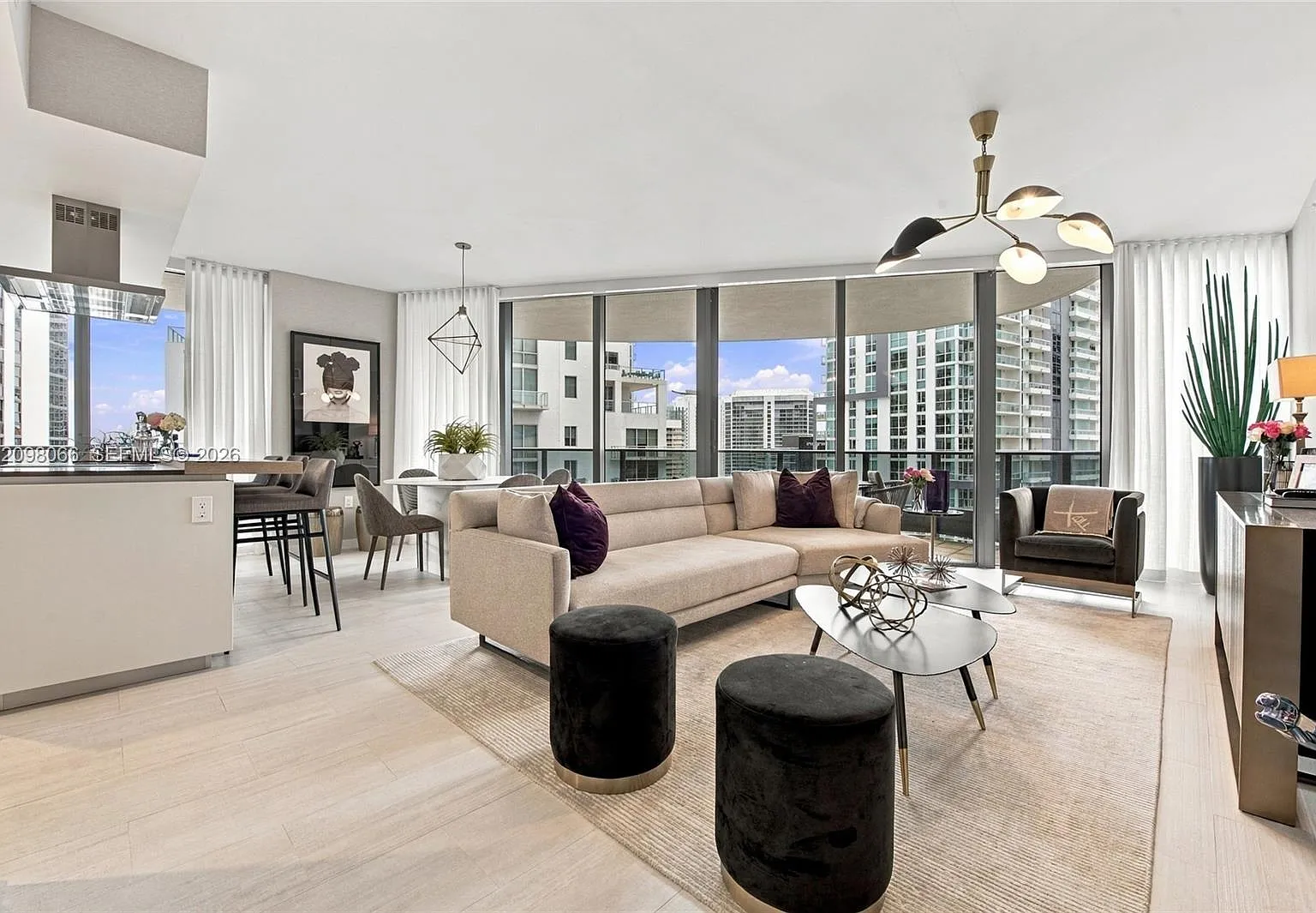Brickell Flatiron Condo — Photo 2