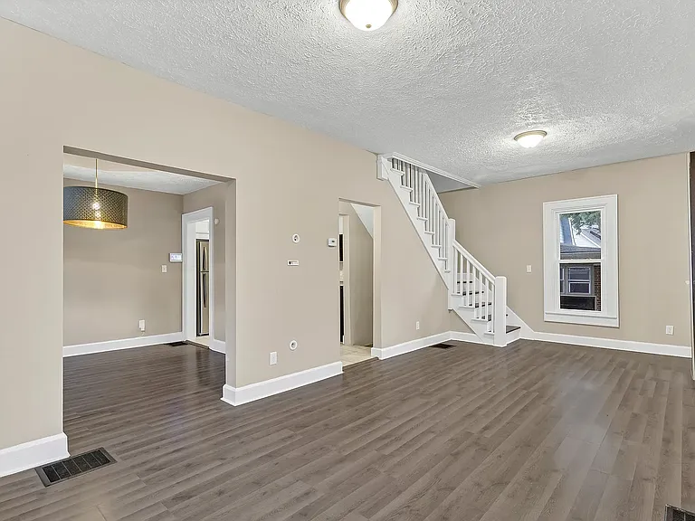 330 Bernard Ave — Photo 20