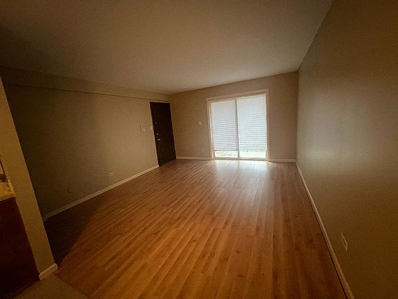 3rd image of 1811 Memorial Dr APT 1E