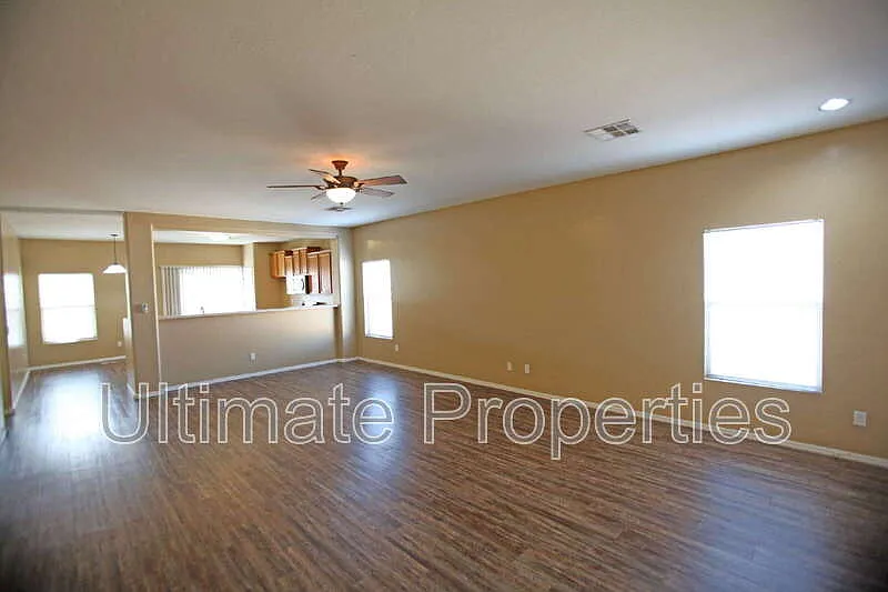 Building Photo - 15285 W Shaw Butte Dr