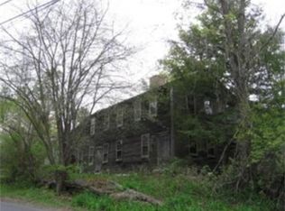 402 E River Rd, Huntington, MA 01050