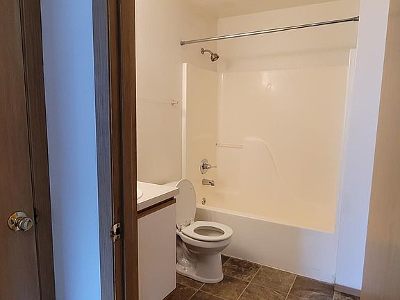 5th image of 8511 Locust Ave E #2