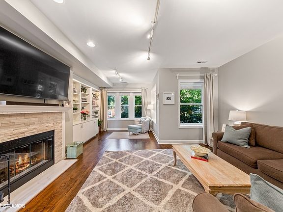 5th image of 4431 N Wolcott Ave