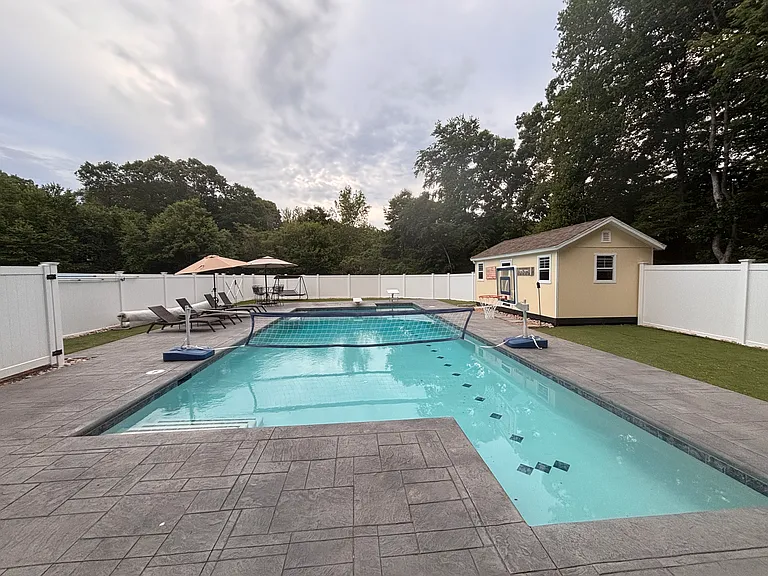 11 Windrose Dr — Photo 2
