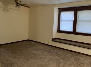 2400 R St APT 1, Lincoln, NE 68503