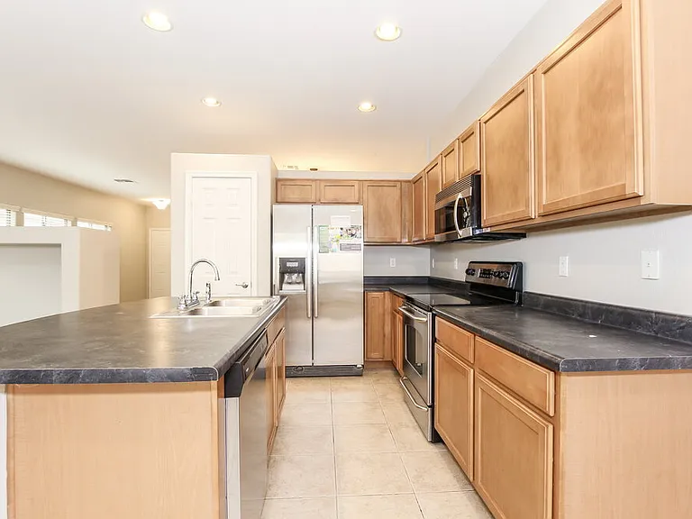 17722 W Marshall Ln — Photo 3