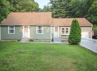 16 Arnold Rd, Sturbridge, MA 01566
