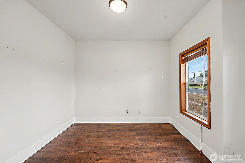4th image of 17513 Dusty Court SW