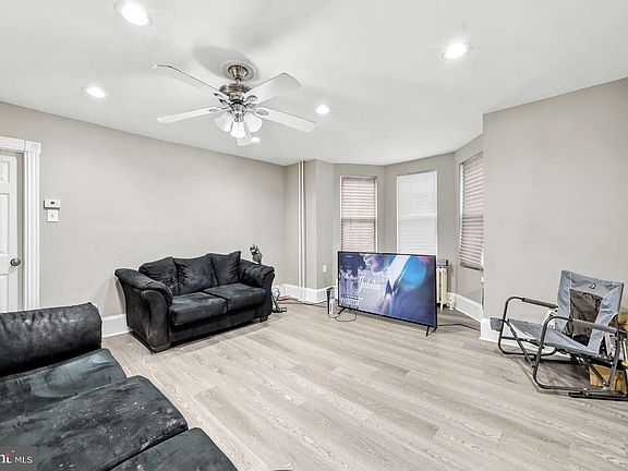 3rd image of 402 Poplar St