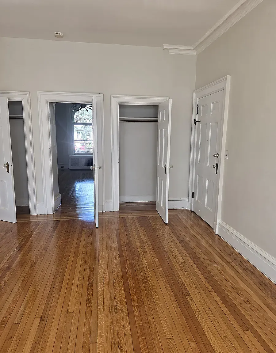 325 Roseville Ave — Photo 3