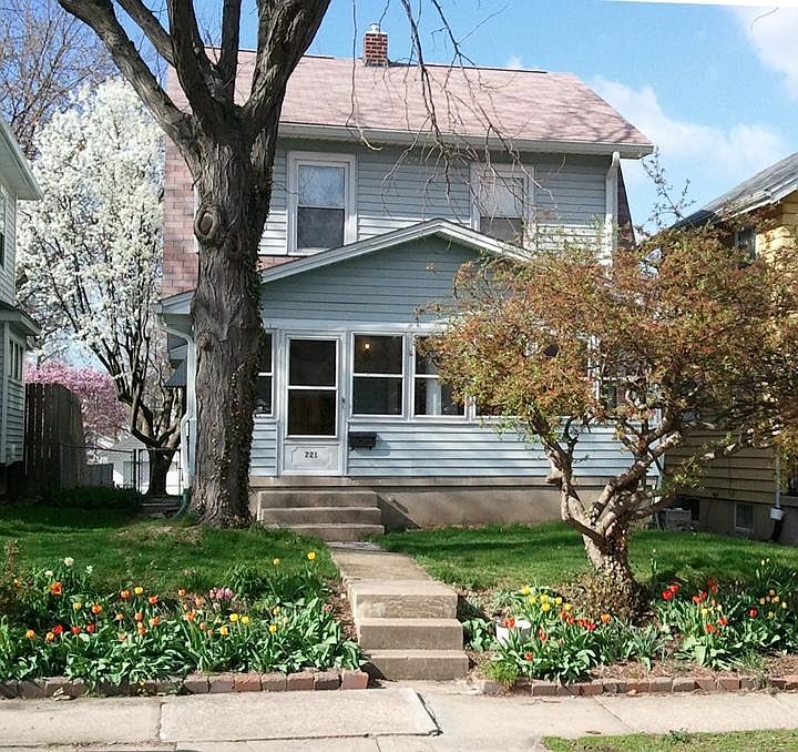 Front with enclosed porch