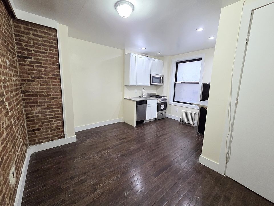 2nd image of 564 W 189th St APT 1F