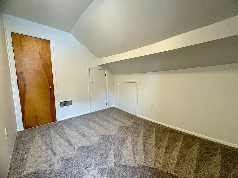 423 W Penn St — Photo 22