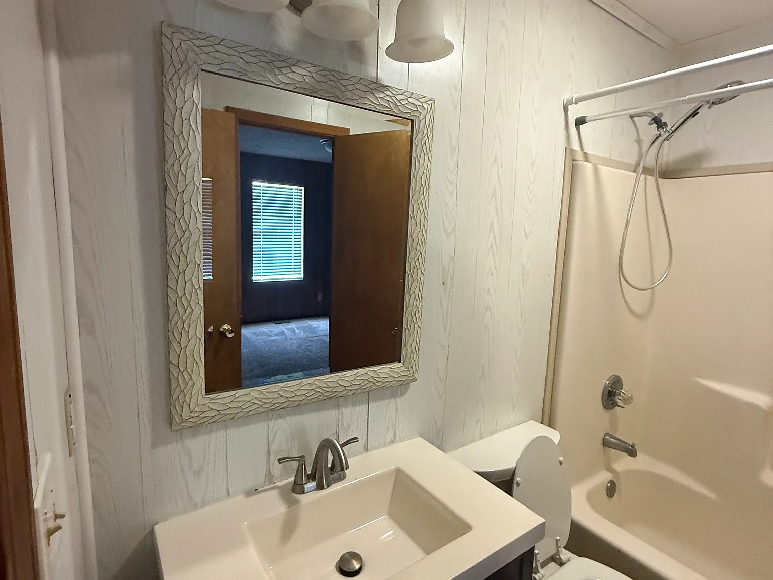 3 bed, 1040 sqft, $1,600 — Photo 4