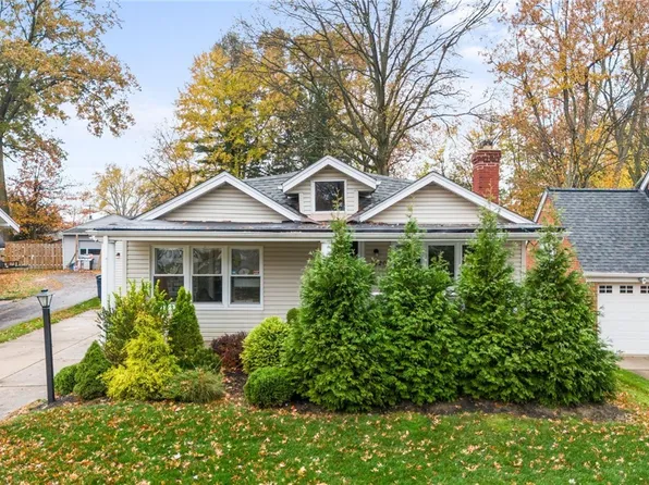 1620 Sunview Rd, Lyndhurst, OH 44124