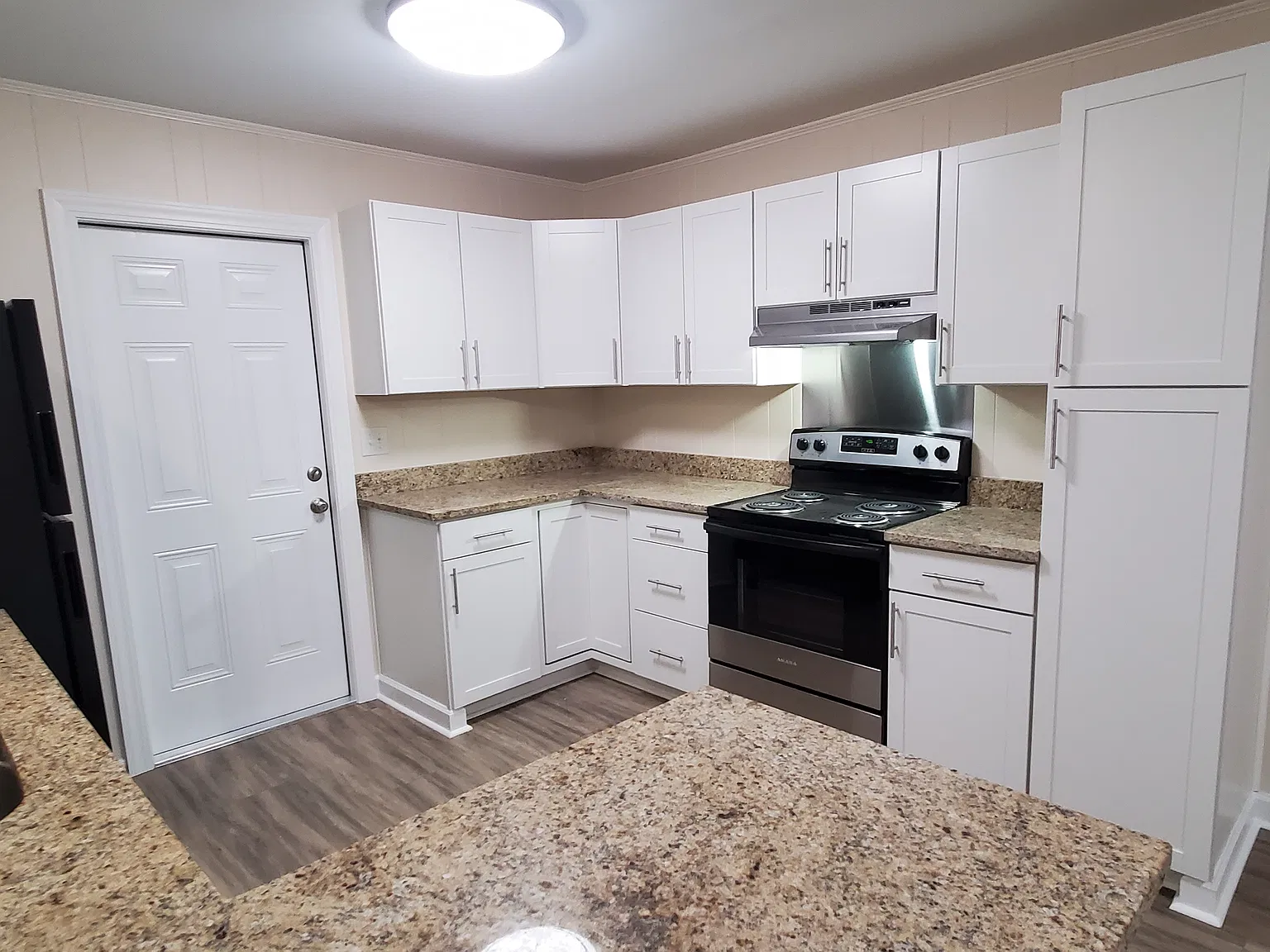 3 bed, 1008 sqft, $1,900 — Photo 4