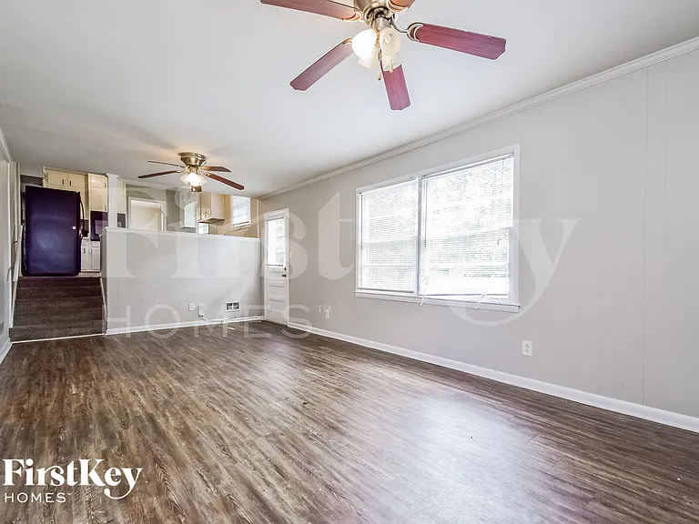 2032 Twin Falls Rd — Photo 3
