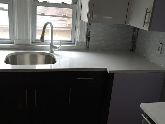 4th image of 1023 Clarence Ave #1