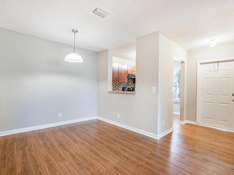 CORAL FALLS APARTMENTS — Photo 34