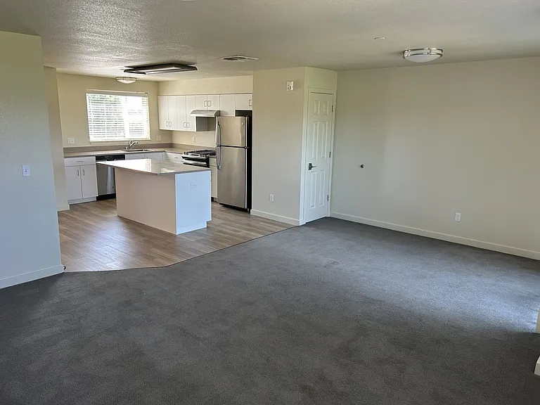 445 Southwest Blvd #10 — Photo 10