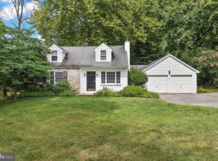 586 Sugartown Rd, Malvern, PA 19355