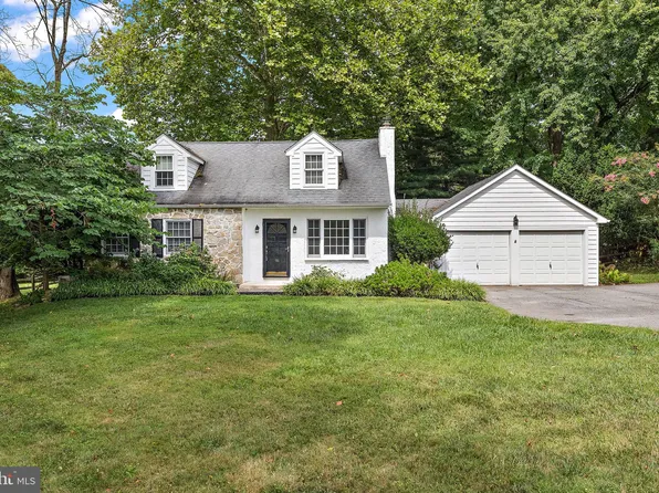 586 Sugartown Rd, Malvern, PA 19355