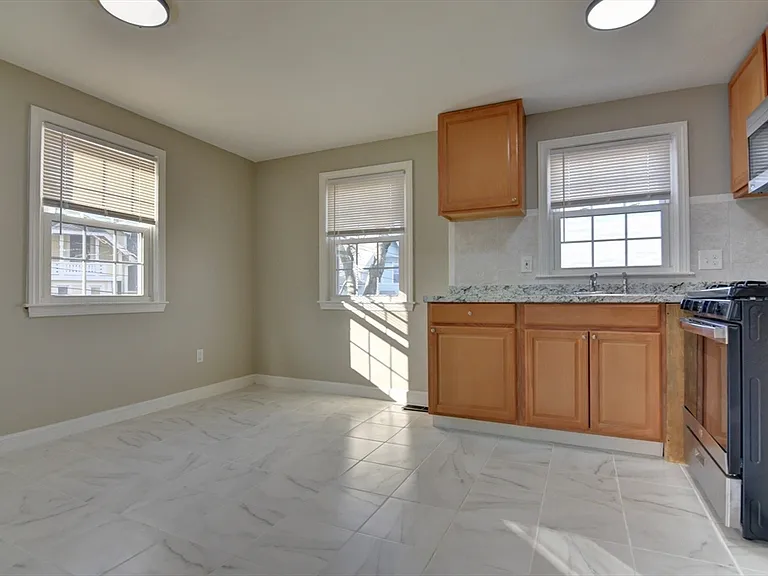 30 Trull St #4 — Photo 3