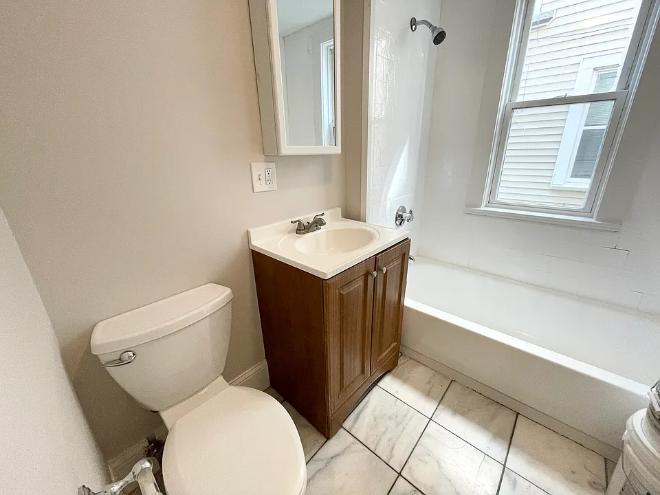 28 Taft St #1B