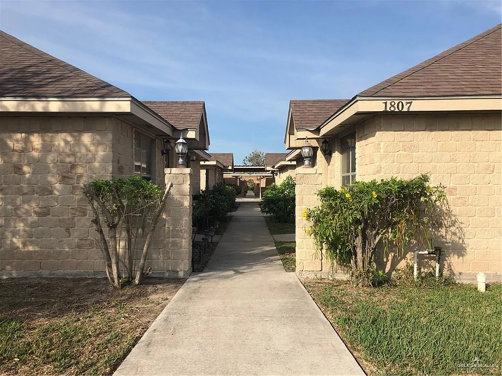 2 bed, 2.0 bath, 924 sqft, $850 — Photo 2