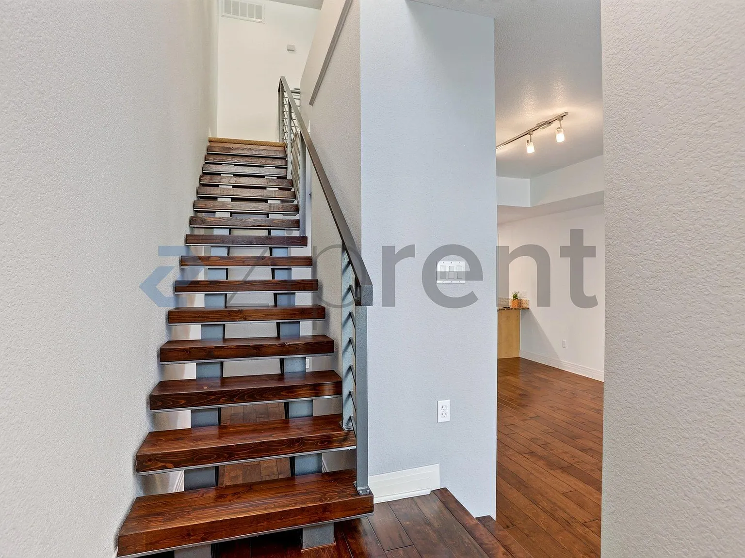 1 bed, 1.5 bath, 100 sqft, $2,650 — Photo 4