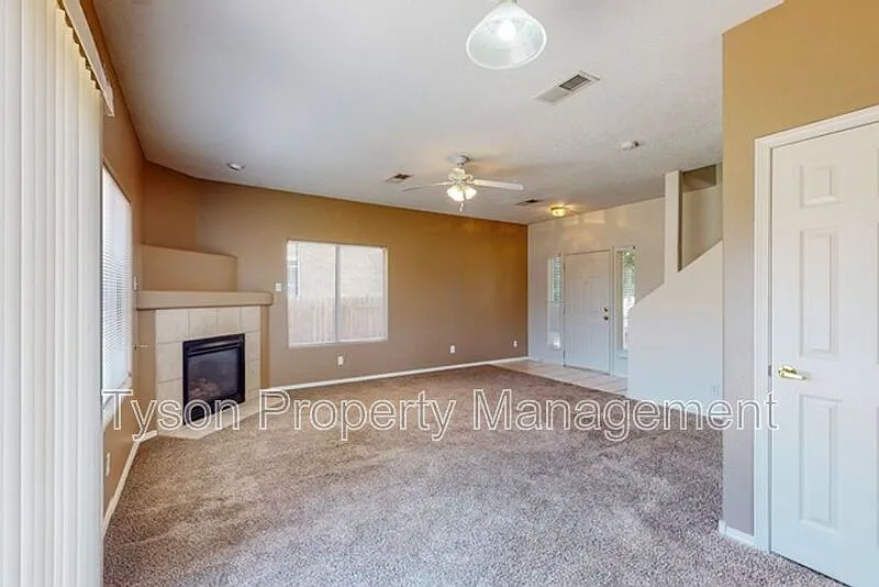 3 bed, 2.5 bath, 1550 sqft, $2,150 — Photo 4