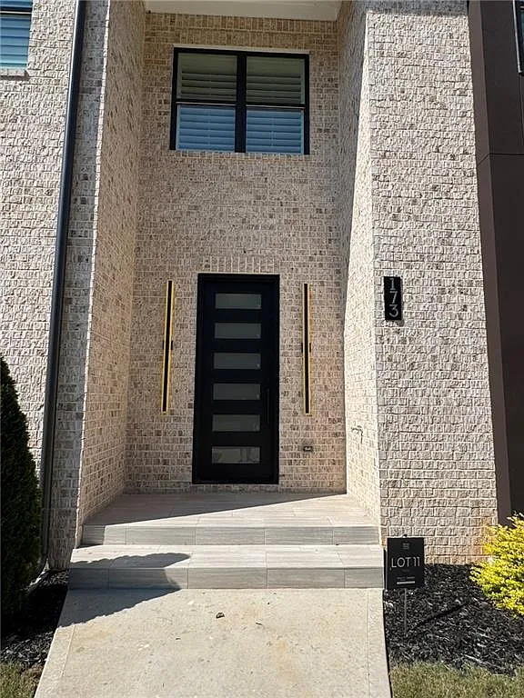 4 bed, 2.5 bath, 2315 sqft, $2,795 — Photo 2