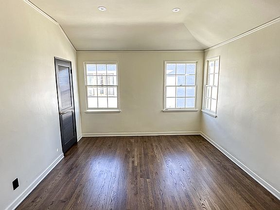 4th image of 119 S Flores St Unit 1/2