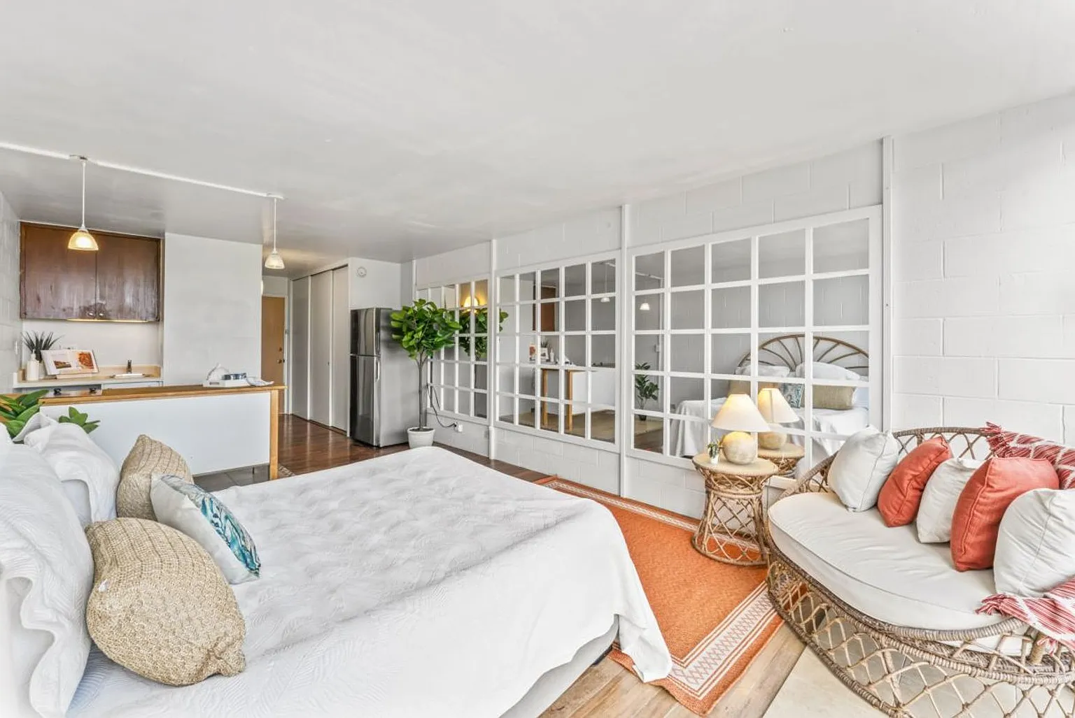 Oceanfront Studio Available September 1st ( unfurnished ) — Photo 1