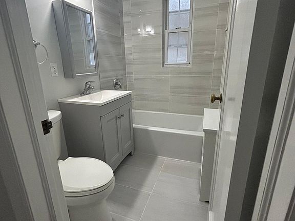 3rd image of 2475 Summer St #4