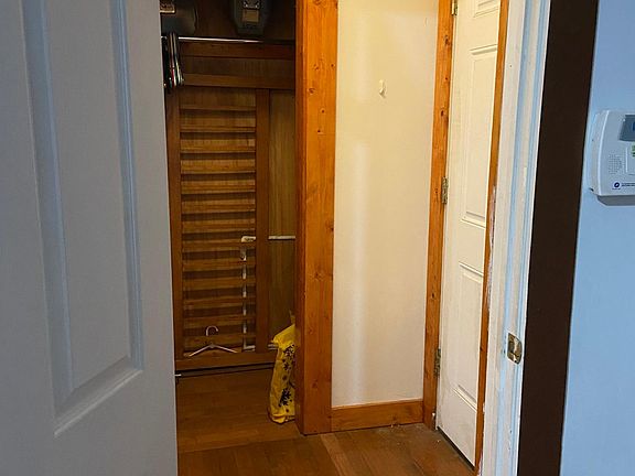 4th image of 3520 S Winchester Ave