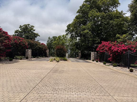 3rd image of 219 Stillwater Blvd