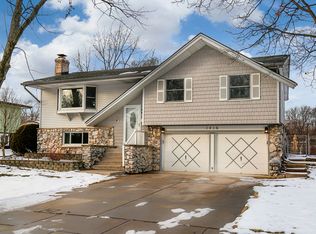 1416 Syracuse Ln, Schaumburg, IL 60193