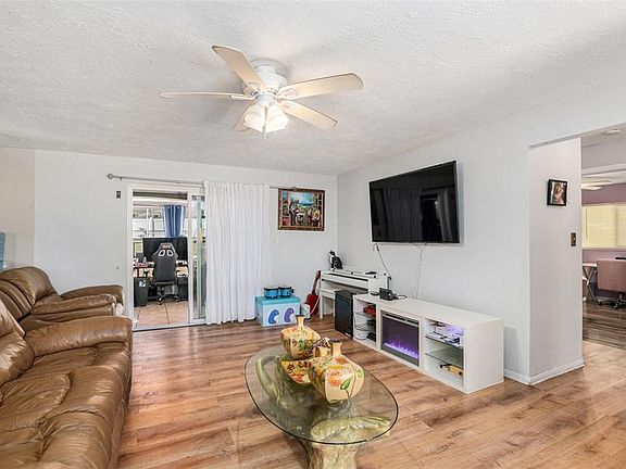 4th image of 210 Red Rose Ln