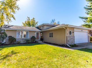 2305 Hess Dr, Crest Hill, IL 60403