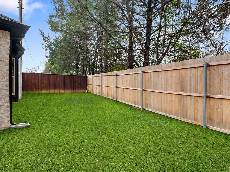 2217 S Peachtree Ct — Photo 35