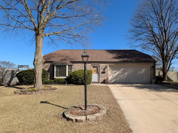 27 Winrock Rd, Montgomery, IL 60538
