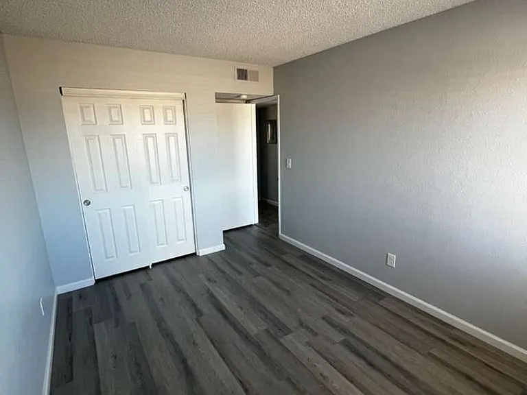 5662 E Lake Mead Blvd — Photo 7