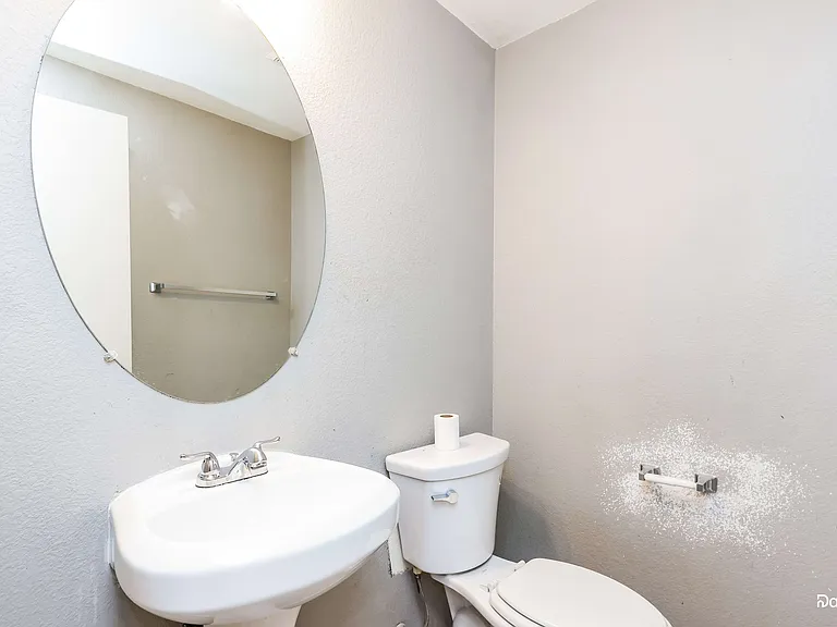 562 Swiss Cottage Ave — Photo 9