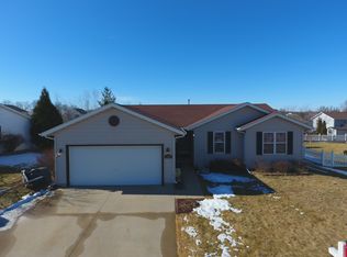 1167 Saint Kilian Pkwy, Hartford, WI 53027